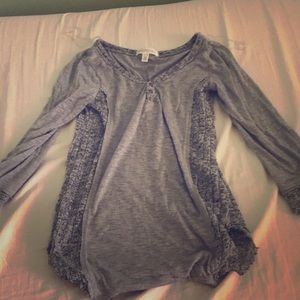 Quarter sleeve shirt